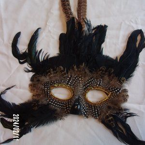 MARDI GRAS FEATHER MASK